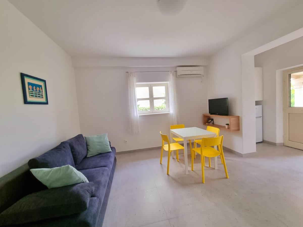Apartments Iskra Duće Esterno foto